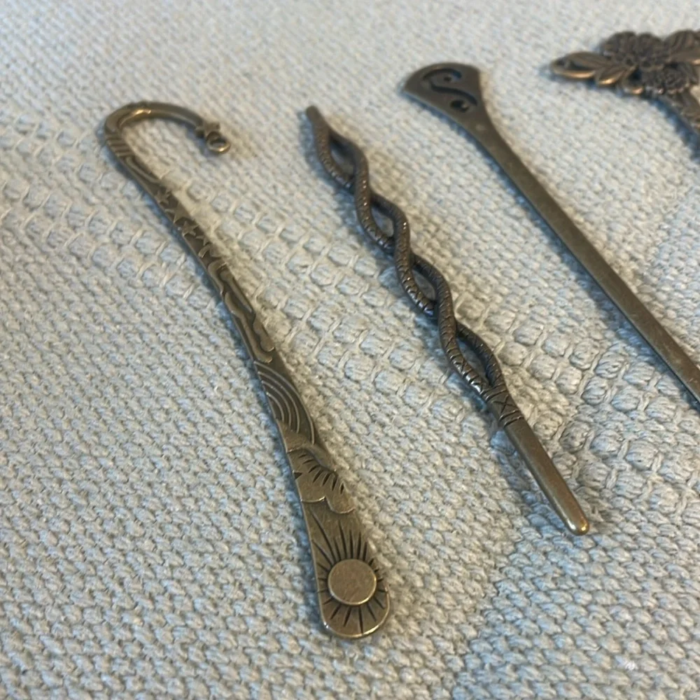 Set of 5 vintage inspired hair picks.